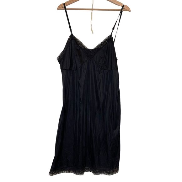 Vanity Fair Laced Trim Dress Slip Full Nylon Size 40 Lingerie Black Adjustable - Picture 1 of 9